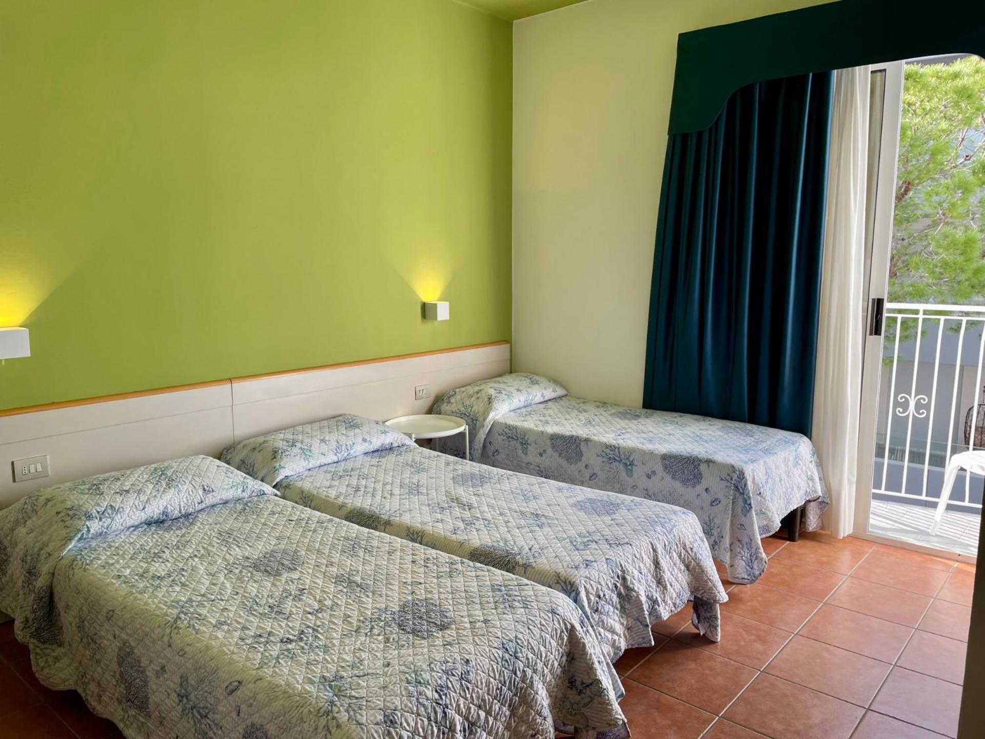 Hotel Portofino ลิโดดิเยโซโล ภายนอก รูปภาพ