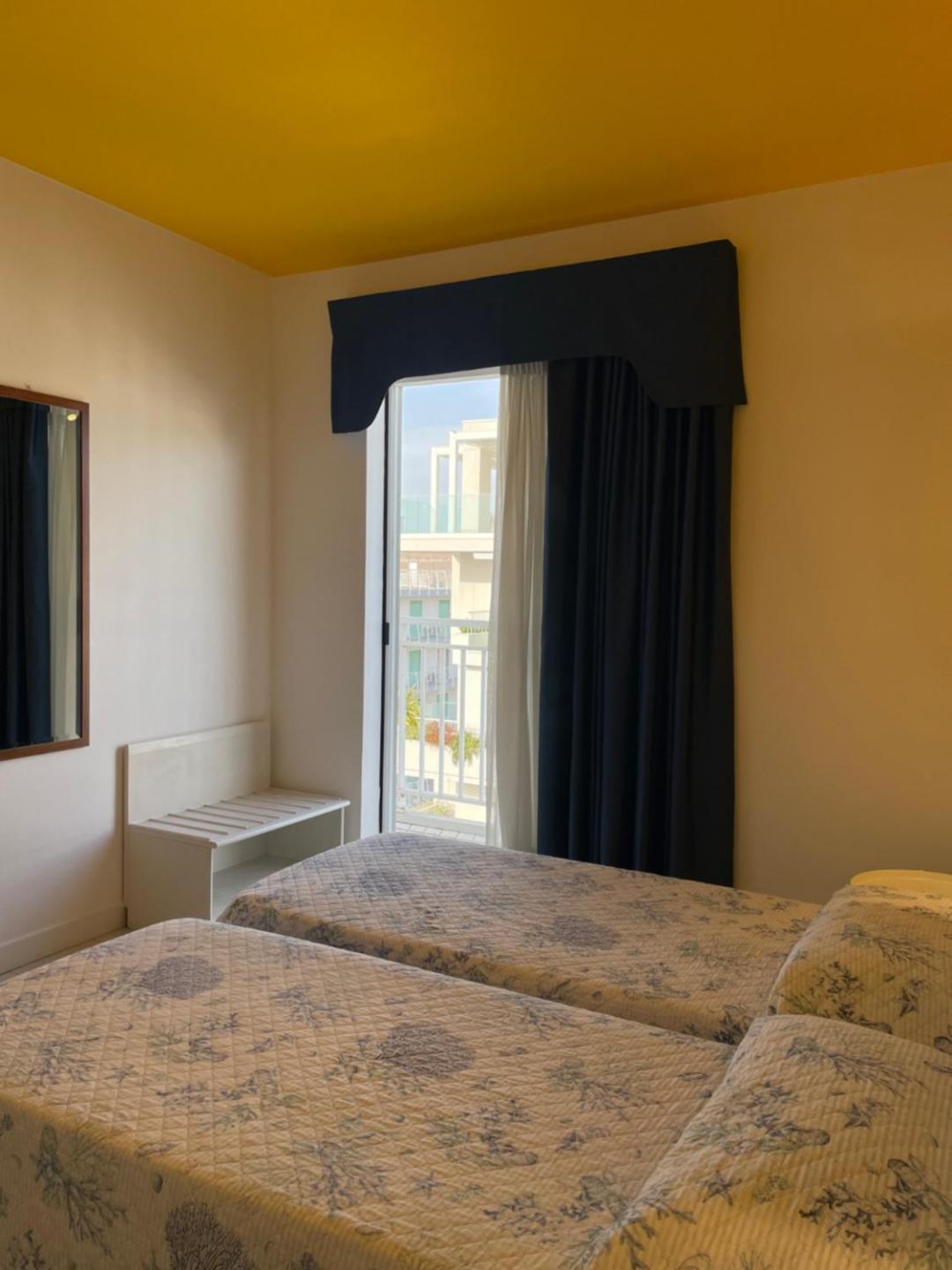 Hotel Portofino ลิโดดิเยโซโล ภายนอก รูปภาพ