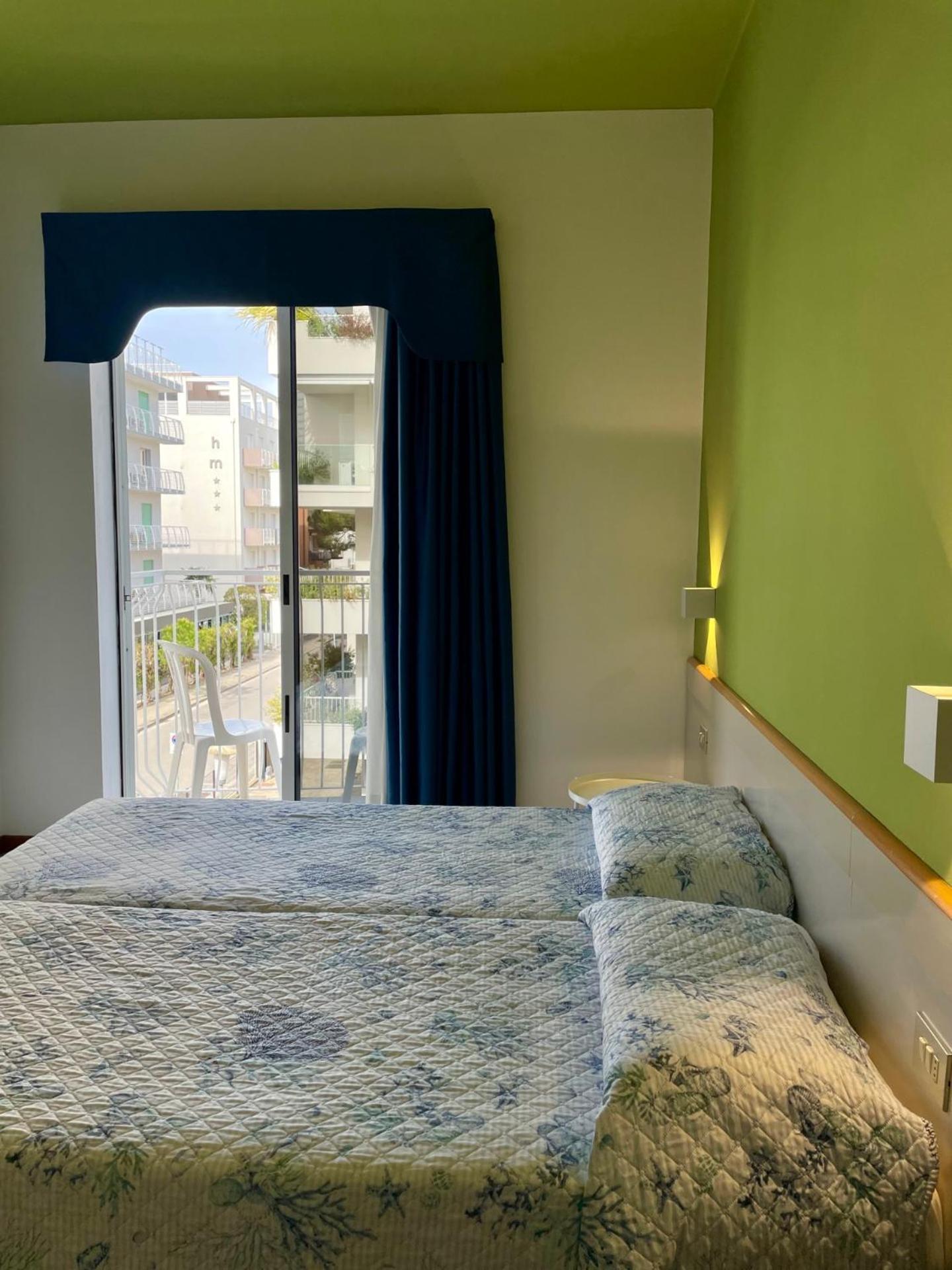 Hotel Portofino ลิโดดิเยโซโล ภายนอก รูปภาพ