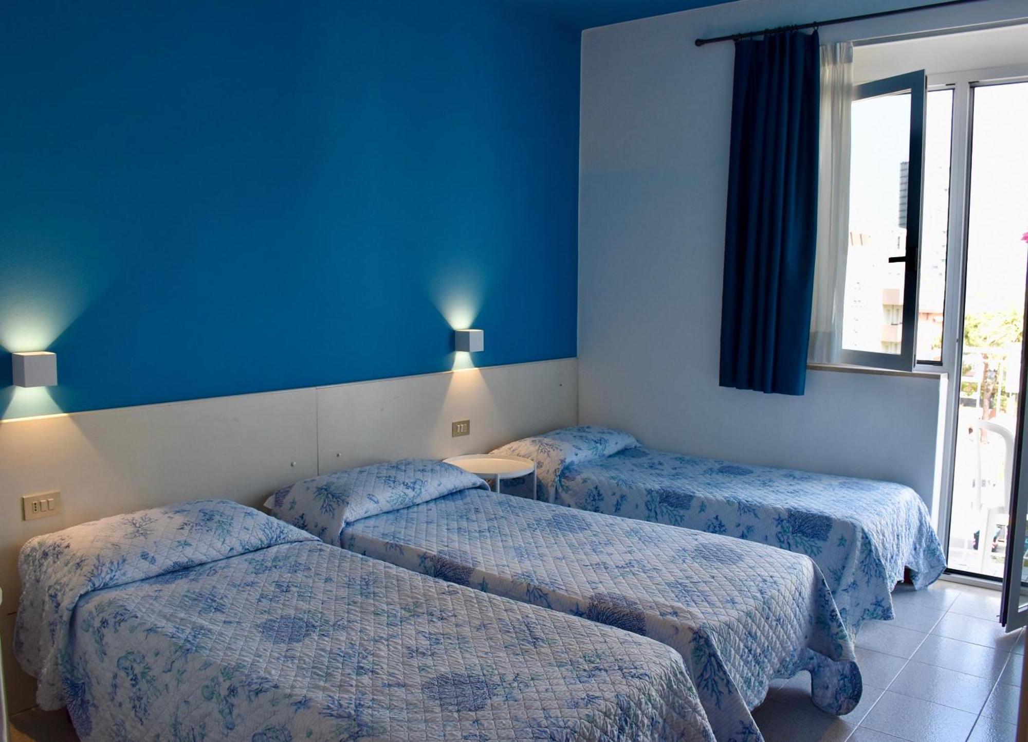 Hotel Portofino ลิโดดิเยโซโล ภายนอก รูปภาพ