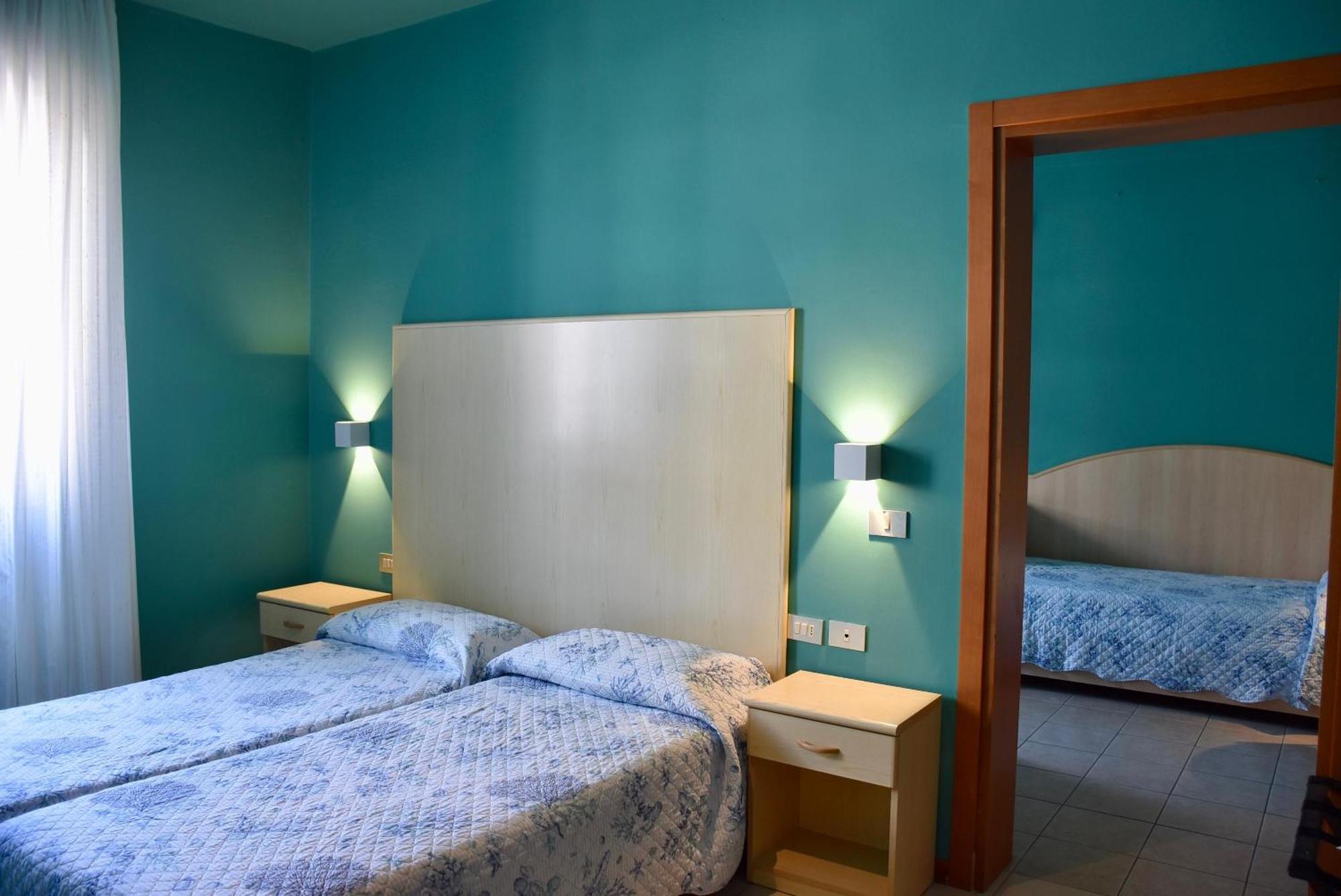 Hotel Portofino ลิโดดิเยโซโล ภายนอก รูปภาพ