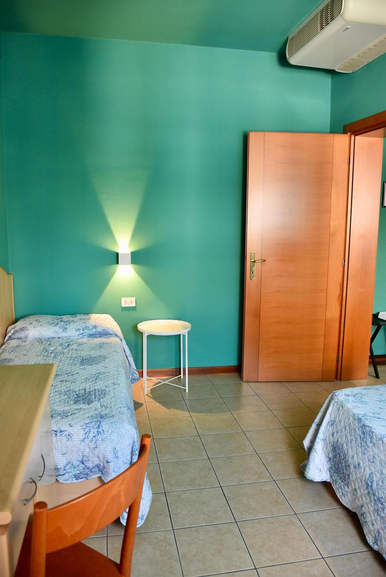 Hotel Portofino ลิโดดิเยโซโล ภายนอก รูปภาพ