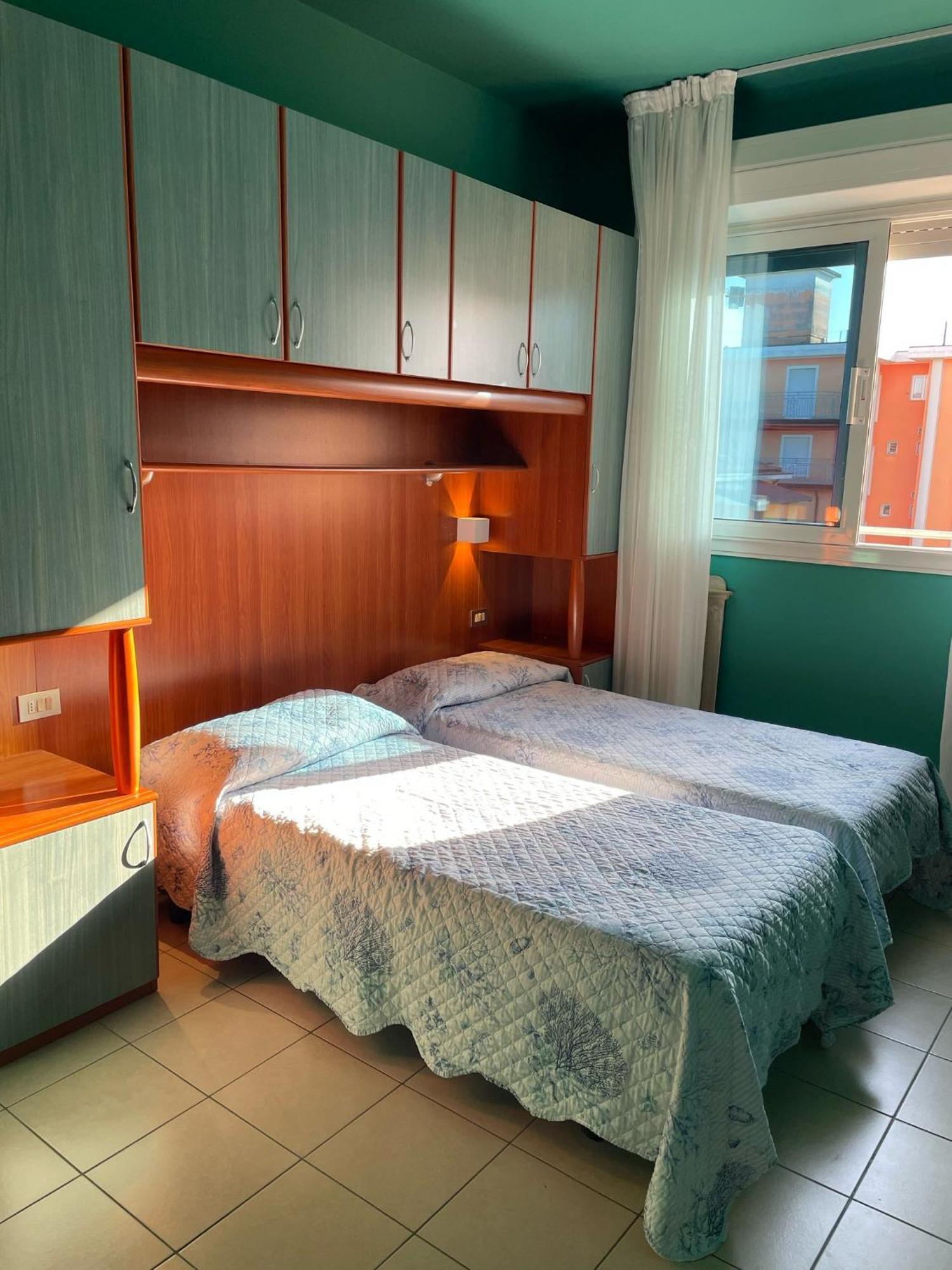 Hotel Portofino ลิโดดิเยโซโล ภายนอก รูปภาพ