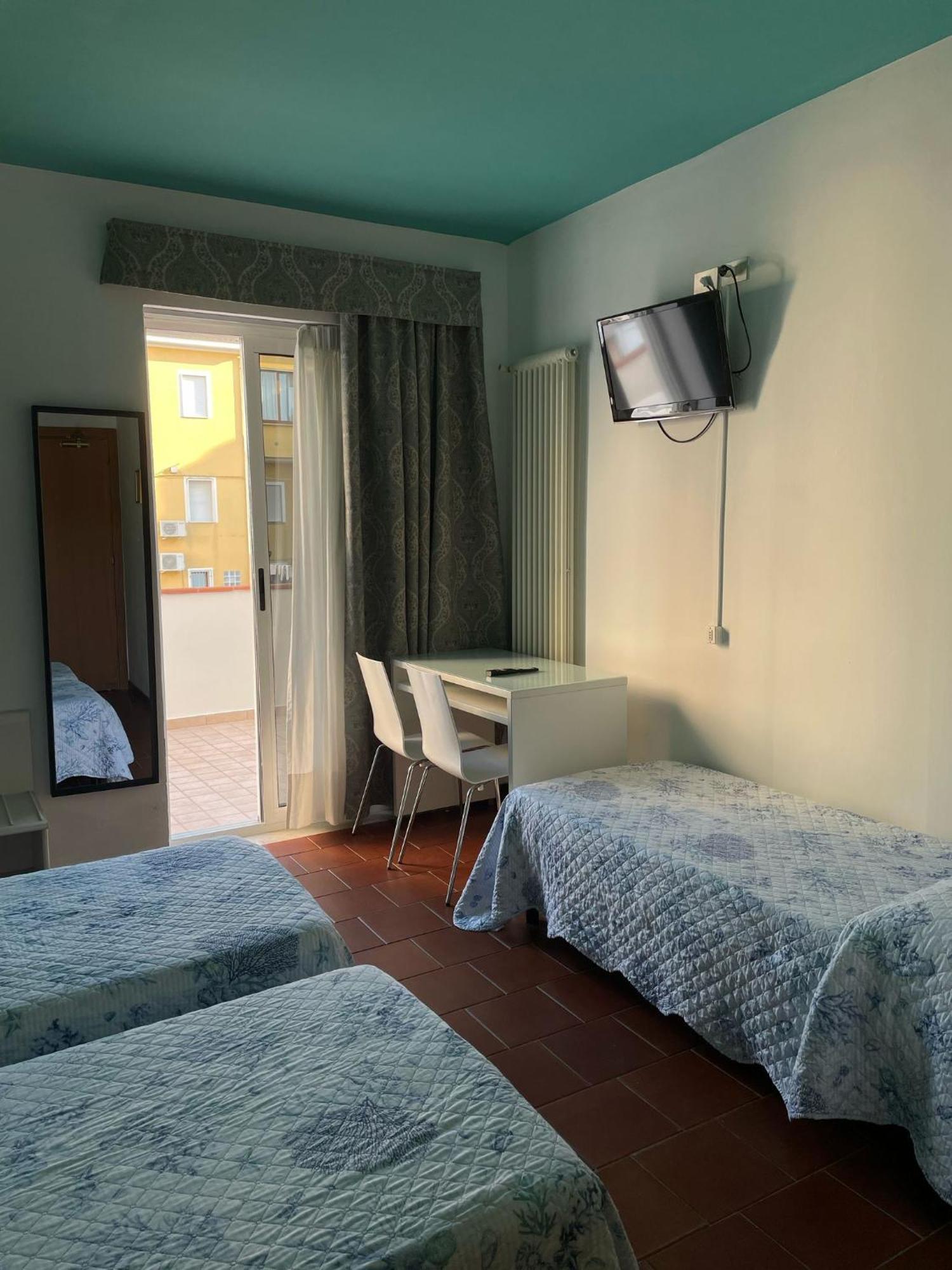 Hotel Portofino ลิโดดิเยโซโล ภายนอก รูปภาพ