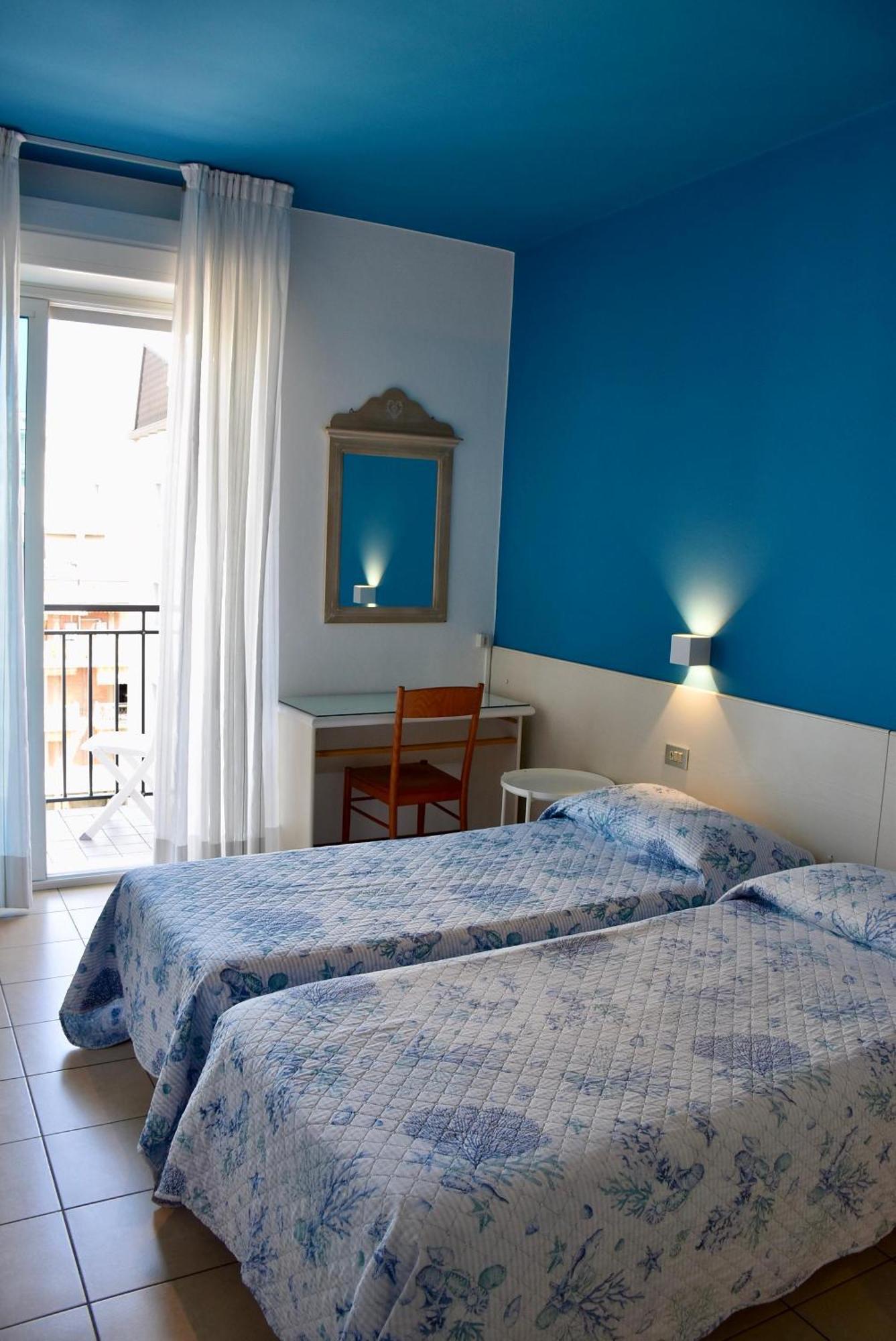 Hotel Portofino ลิโดดิเยโซโล ภายนอก รูปภาพ