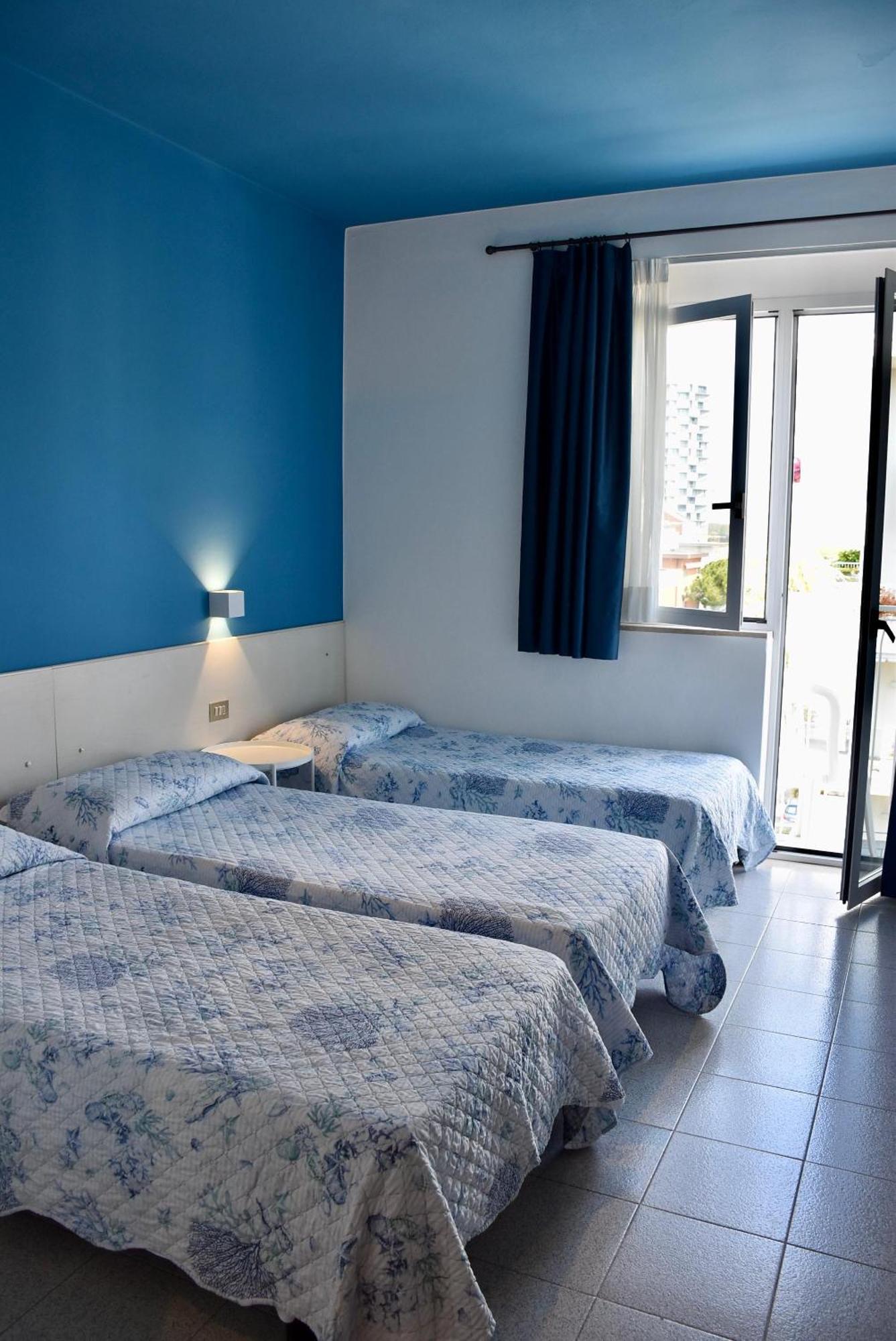 Hotel Portofino ลิโดดิเยโซโล ภายนอก รูปภาพ